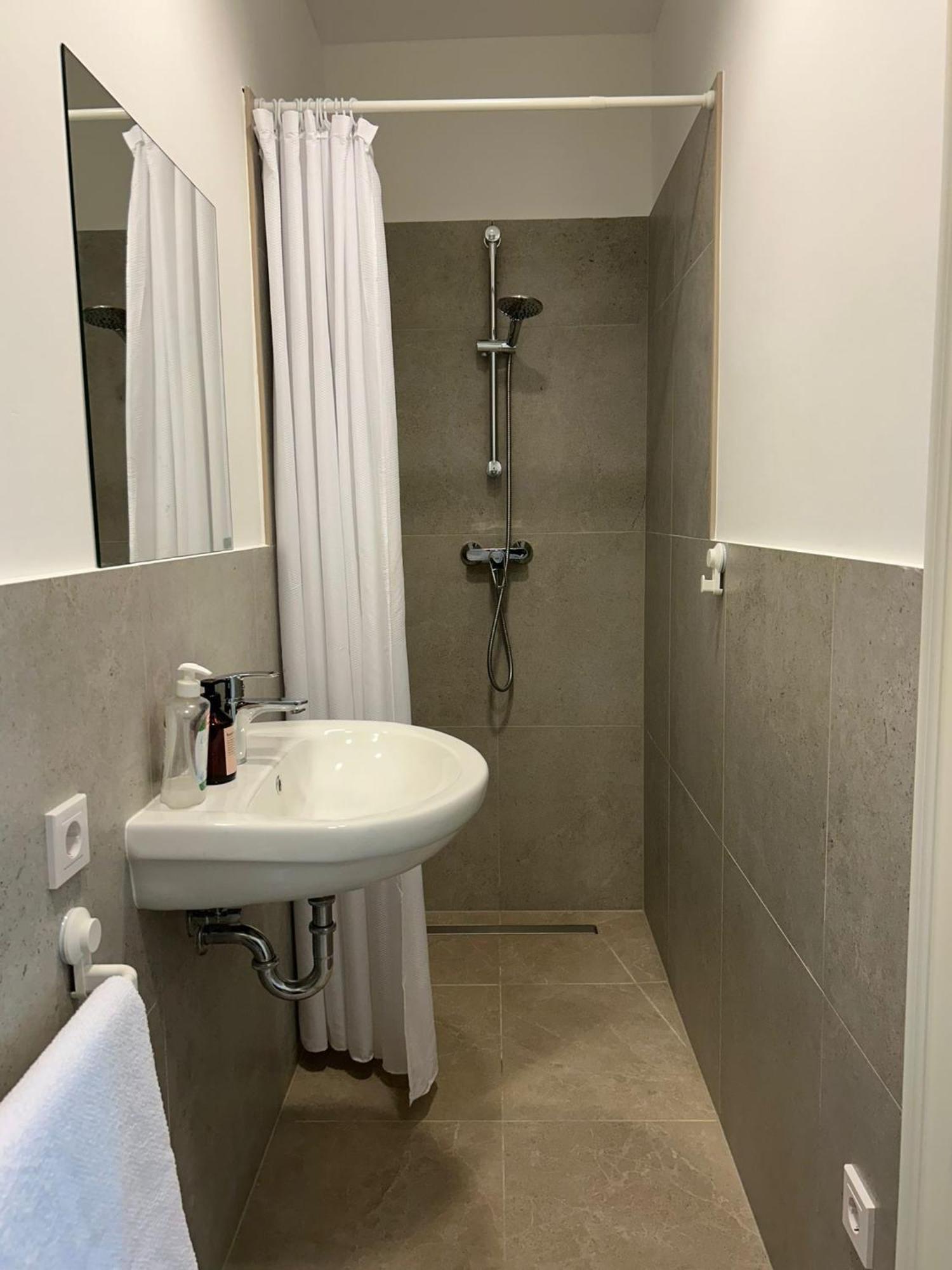 Apartment Mit Gartenblick Und Terrasse Баден Екстериор снимка