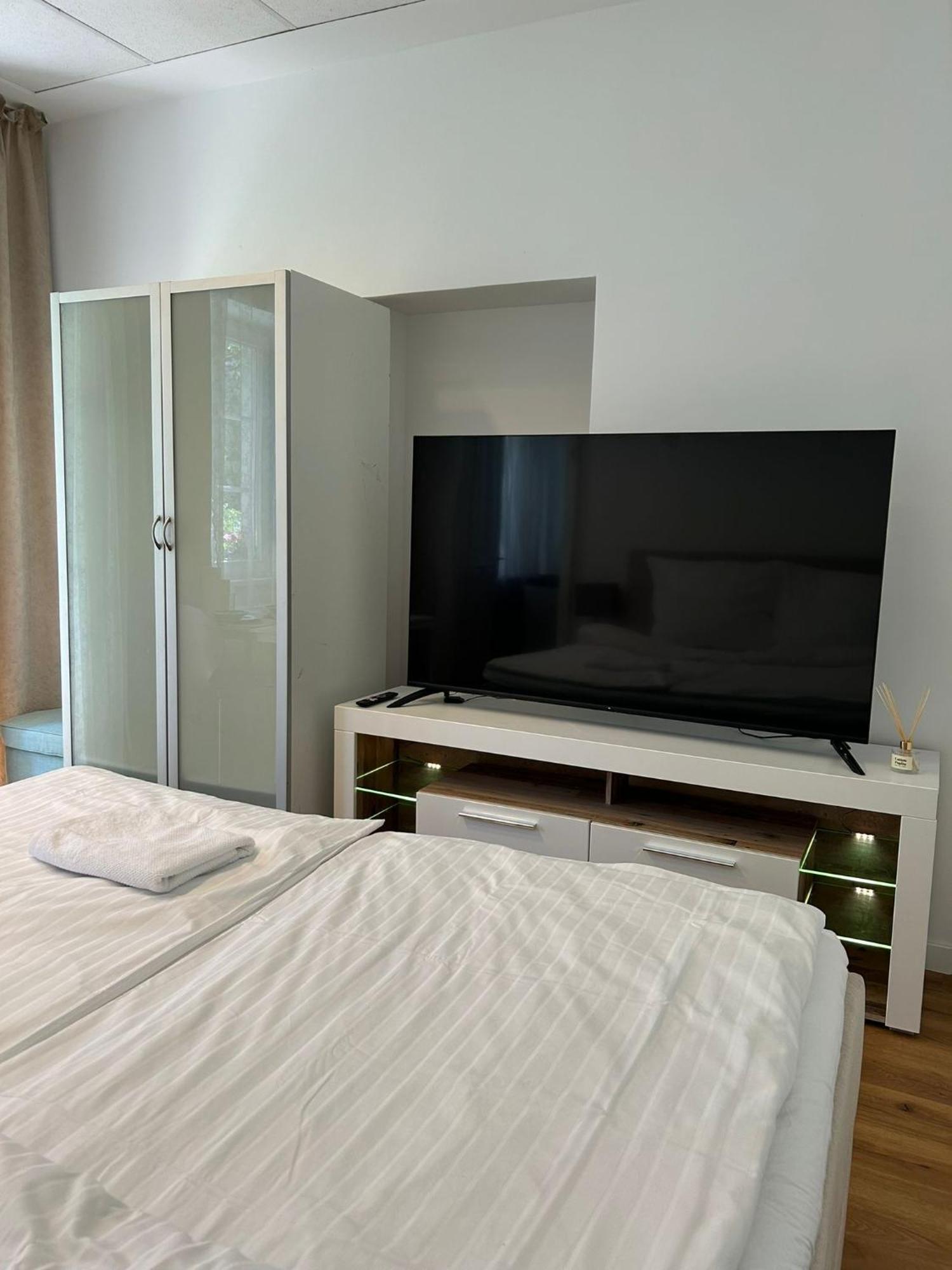 Apartment Mit Gartenblick Und Terrasse Баден Екстериор снимка