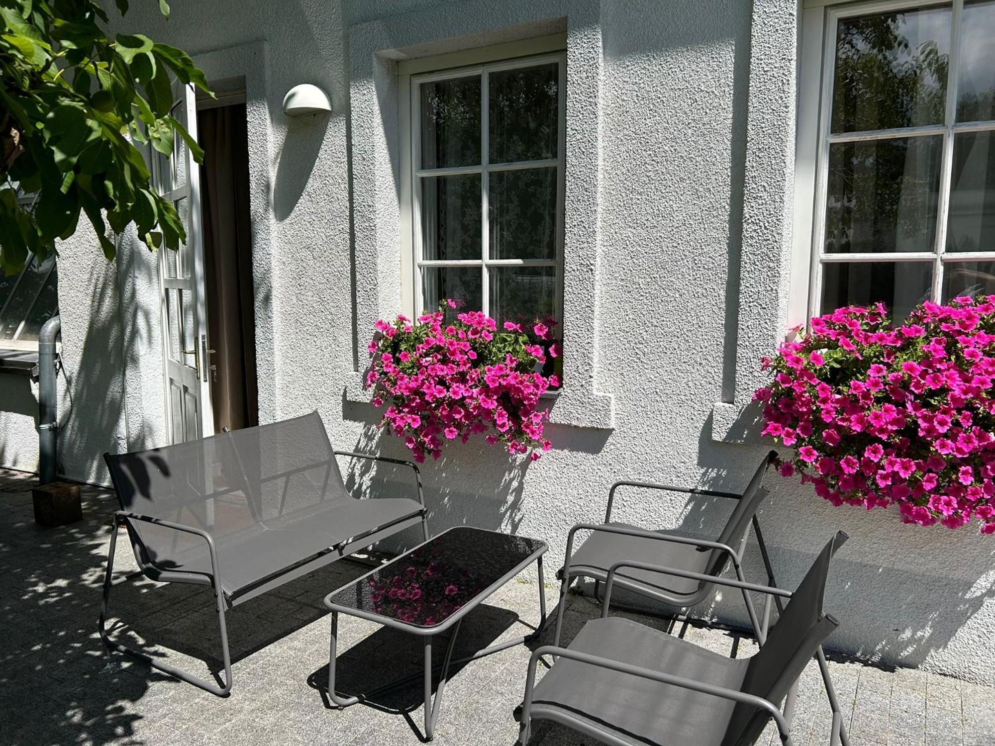 Apartment Mit Gartenblick Und Terrasse Баден Екстериор снимка
