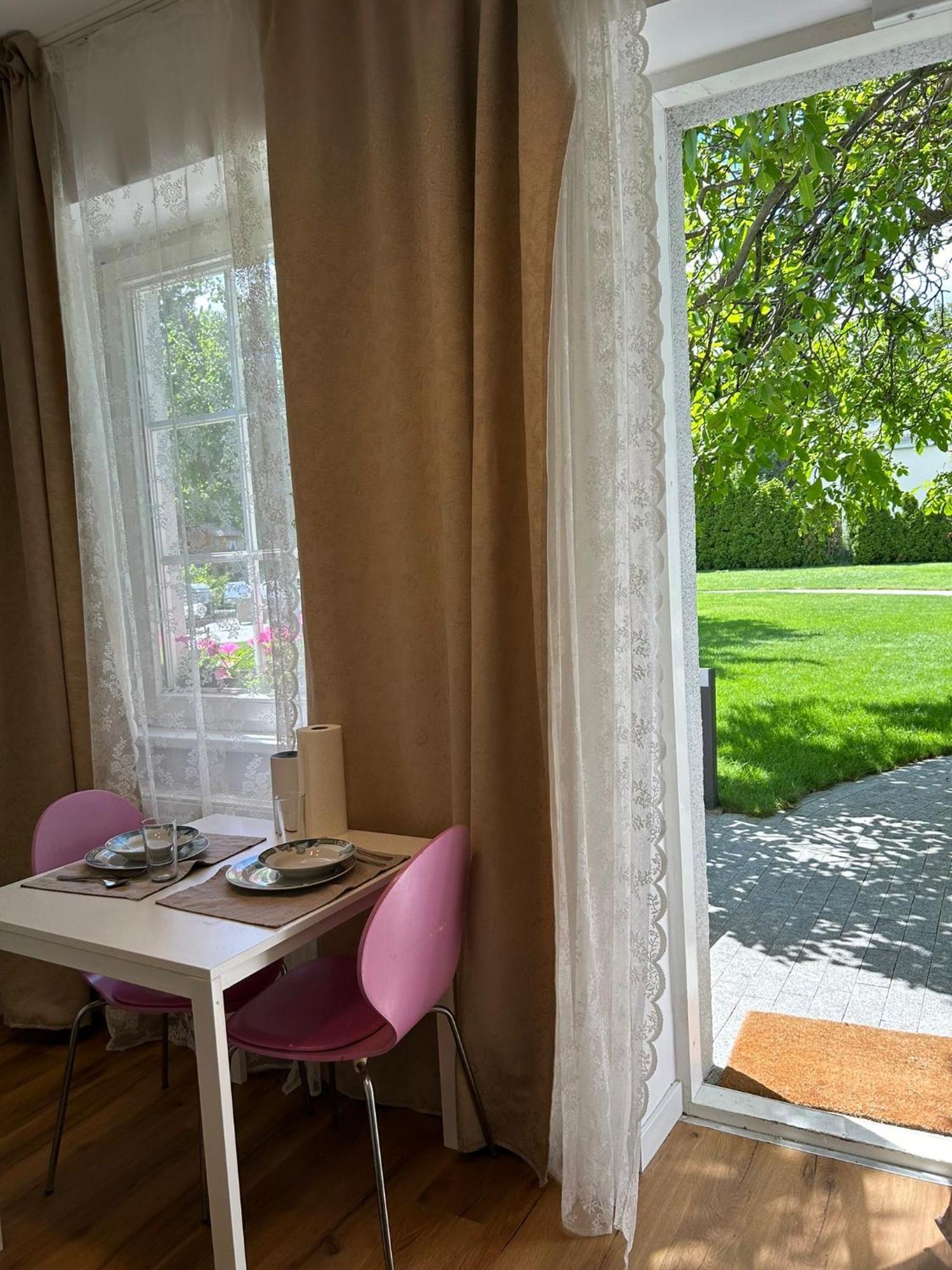 Apartment Mit Gartenblick Und Terrasse Баден Екстериор снимка