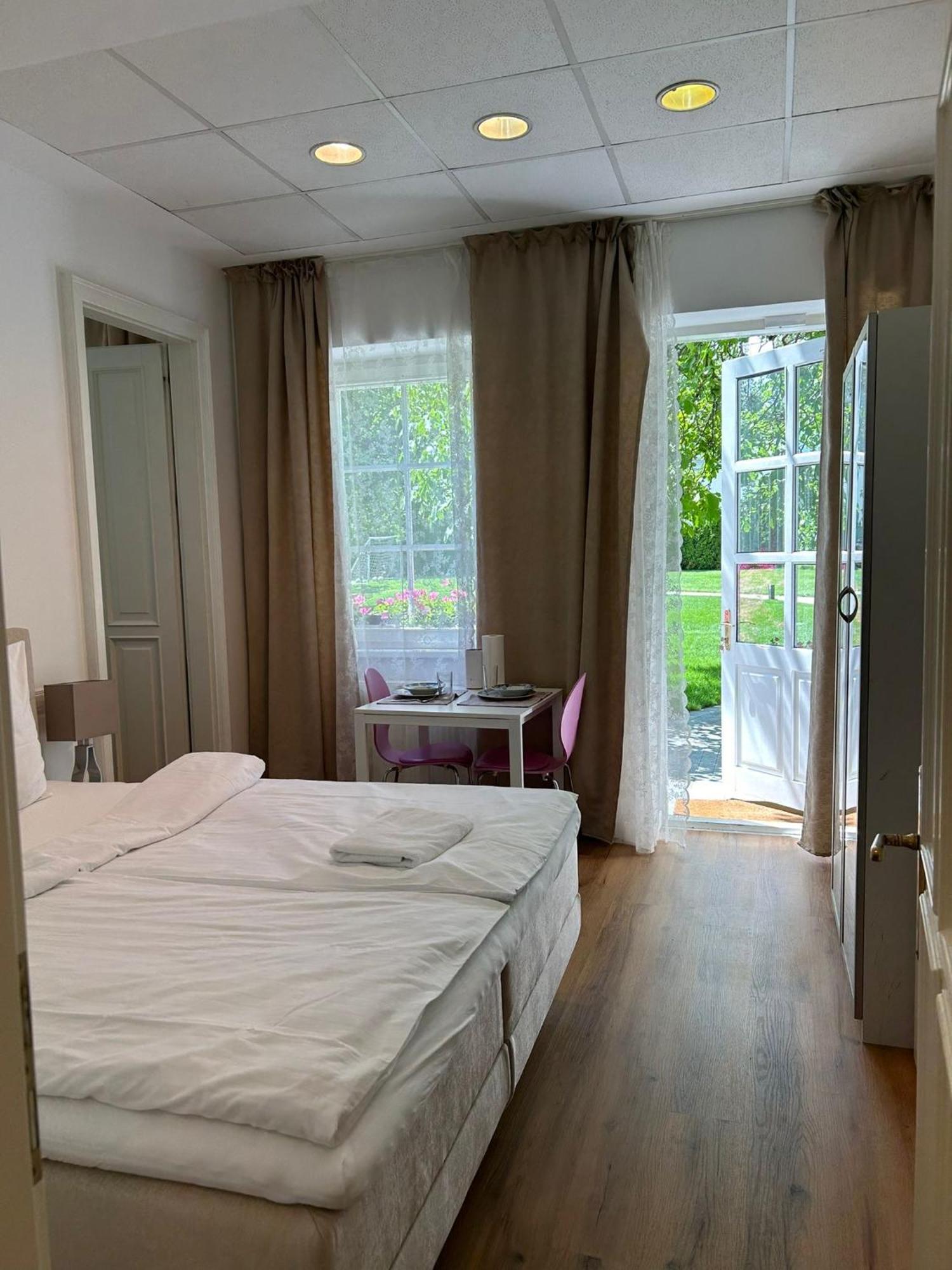 Apartment Mit Gartenblick Und Terrasse Баден Екстериор снимка